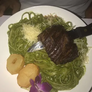 Tallarin Verde con Churrasco