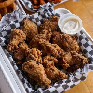 1 lb. of Wings - IG: @nelson_eats