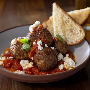 meatballs with tomato sauce and bread