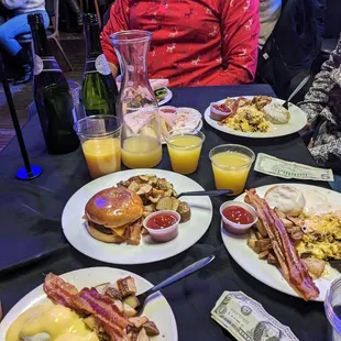 The food was SO good. Recommend the Backstage Burger!