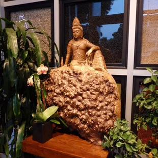 entrance buddha