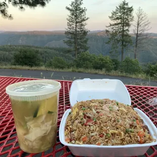 Look at the portion of their fried rice!!! Yum!!