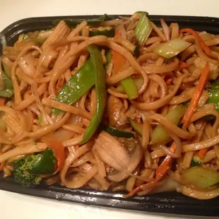 Vegetable lo mein