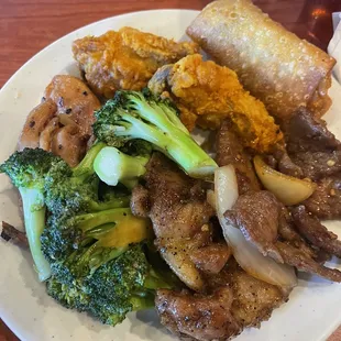 a plate of meat, broccoli, and bread