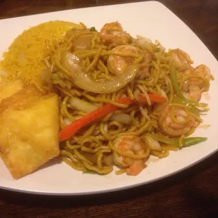 Shrimp Lo Mein with Crab Rangoon