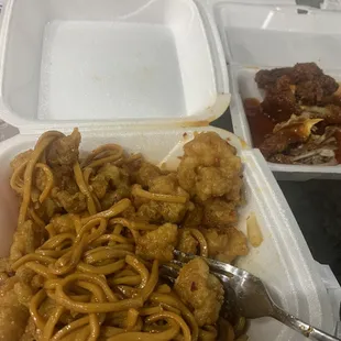 Everything Soggy Bro! Even The Wings! How Is My General Tso &apos;s Chicken Soggy And Barely Had Sauce? Even The Egg Roll Was Tragic!