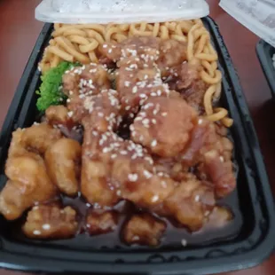Sesame chicken, w/a side of plain lo mein noodles instead of rice. The chicken was VERY similar to the General chicken.