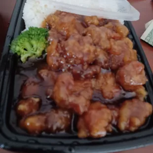 General&apos;s Chicken, def NOT spicy but very tasty. Not overly sweet, the broccoli was fresh and the rice was hot, fresh and A+++.