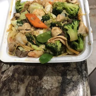 carry out House Special Lo Mein
