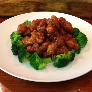 a plate of chicken and broccoli