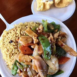 Szechuan chicken off lunch menu with 2 crab Rangoon