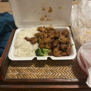 C2. General Tso's Chicken (Combination Platter)