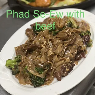 Wide rice noodles stir-fried with broccoli, egg and light sweet soy sauce. Your choice of meat.