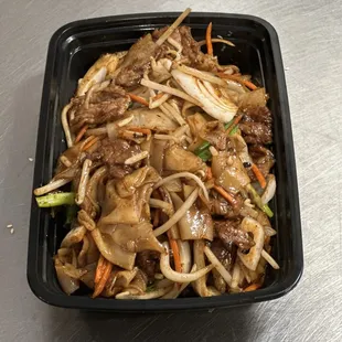 Beef Chow Fun with Black Bean Sauce (beef)