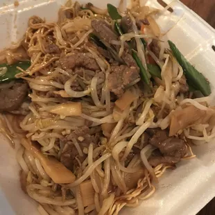 Beef pan fried noodle.