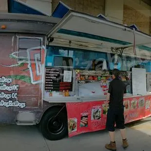 COSTCO #690 hired Dragon Dog Hot Dogs to supply lunch for the warehouse. - &quot;HOT DIGGITY DOG!&quot;