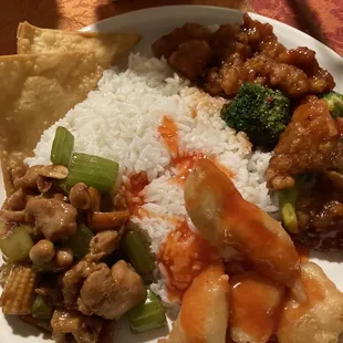 Kung Pao, Sweet and sour chicken, General chicken and crab rangoon (take out buffet)