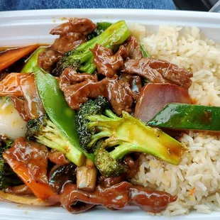 Beef with garlic sauce and fried rice