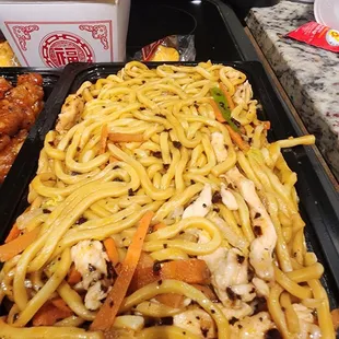 Chicken Lo Mein