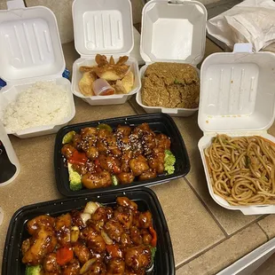 White rice, Brown rice, Lo mein, Crab puffs, General Tsos, Sesame chicken, Hot and Sour Soup