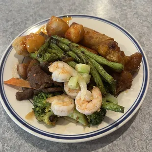 A little bit of everything as you can see. This is trip one.  I'll be back for another plate after this.  Soooo good!