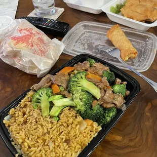 a meal of rice, broccoli, and chicken
