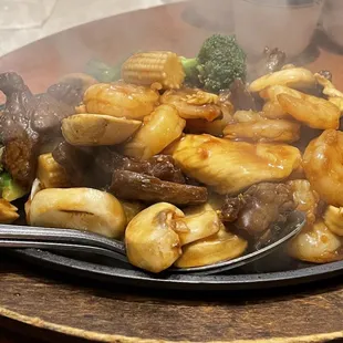 Three Flavors Sizzling Plate (Shrimp, Beef &amp; Chicken)