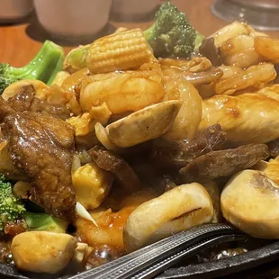Three Flavors Sizzling Plate (Shrimp, Beef &amp; Chicken)... look at all that steam!