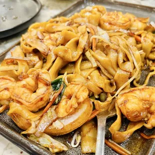 D5. Stir-fried Hand-Pulled Noodle with Shrimp