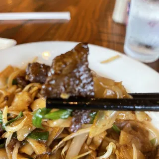 J28. Beef Flat Noodle