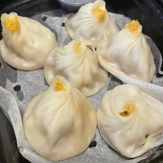 C3. Steamed Pork and Crab Meat Juicy Dumpling