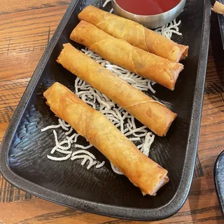 S8. Crispy Chicken Rolls