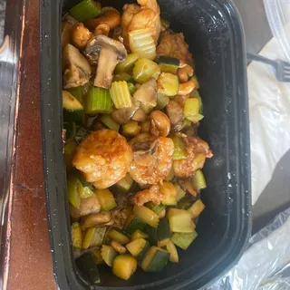 H4. Shrimp with Cashew Nuts