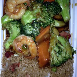 Shrimp with broccoli combo platter