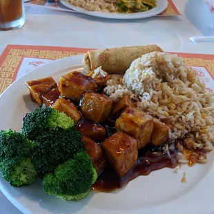 General Tso&apos;s tofu. The broccoli wasn&apos;t overcooked which made me happy. The egg roll wasn&apos;t too greasy. Great lunch meal.