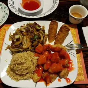 food, chicken wings and fried chicken