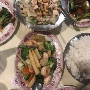 Cashew chicken, shrimp and snow peas