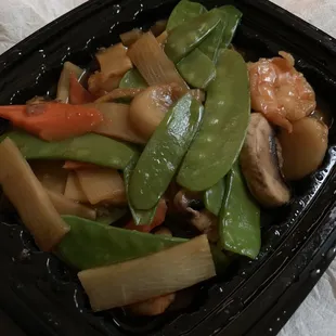 Shrimp w snow peas and mushrooms