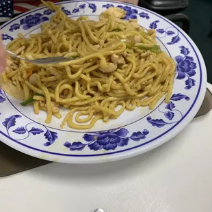 Chow Chicken Lo Mein