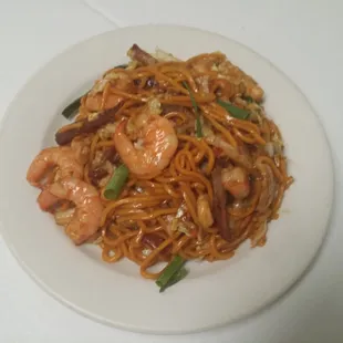 a plate of noodles and shrimp