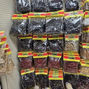 More drued chiles...