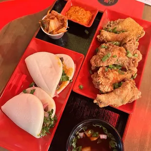 food, chicken wings and fried chicken