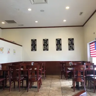 the dining area of a chinese restaurant