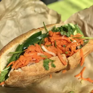 a sandwich with carrots and lettuce