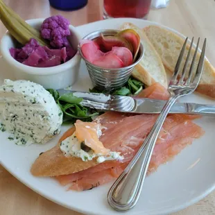 Sheauxlox &amp; The House Baked Crustinis