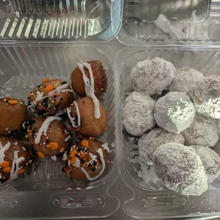 Cake donut holes: classic cake with glaze &amp; classic cake with powdered sugar