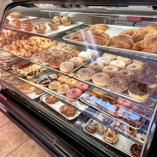 Case display on a Sunday at 8 am