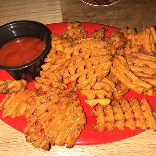 This is an order of sweet potato fries. They say they are measured out. You don&apos;t get a lot at all for the $$.