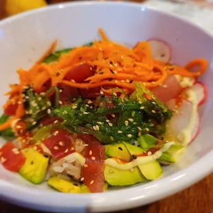 Poke bowl w tuna: everyrhing is as fresh as can be.