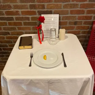 This place had great service, food, and knows how to respect the fallen!!